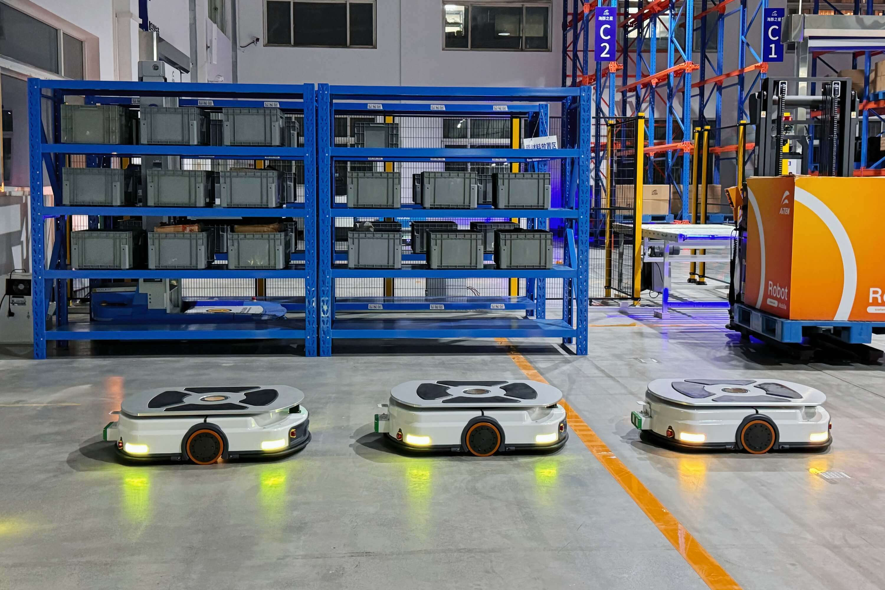 星空电竞(StarSky Sports)AMR托盘搬运车：赋能仓库自动化托盘运输